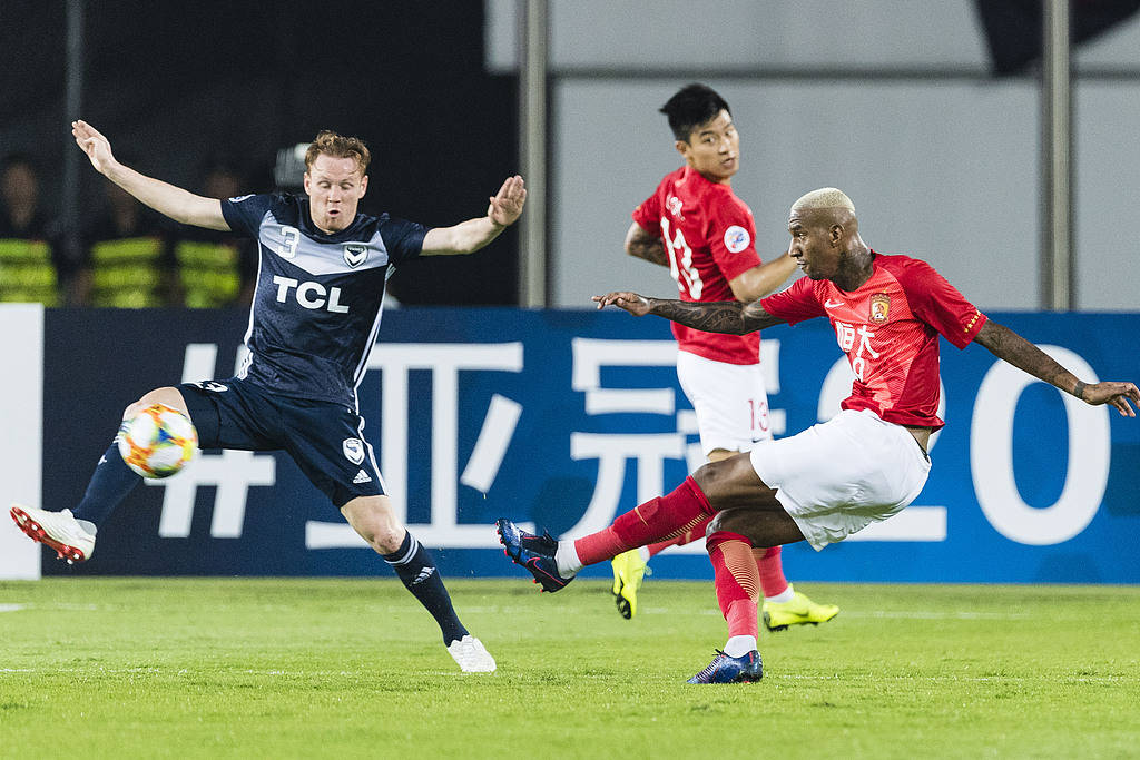 包含欧冠赛程吃紧，广州队国际比赛日内部沟通，目标明确，训练强度明显提升的词条